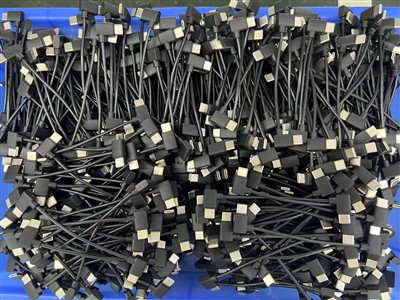 30 000 PCS USB-C na USB-C s ohybom 90 stupňov